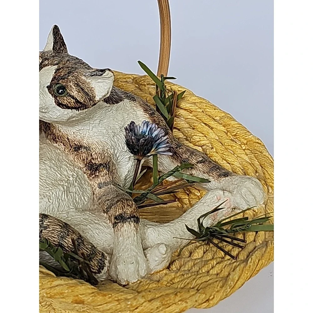 Purrfect Pet Cat Figurine Realistic Marty Sculpture The‎ Primping Place - M1023